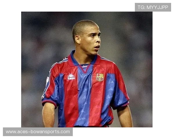 踢足球最帅的黑人球星风采展示，展现速度与力量的完美结合